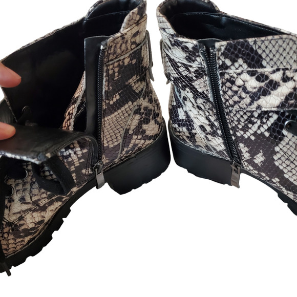 BCBGENERATION | Snakeskin Leather Ankle Boots Moto Combat Biker Chunky Size 8 - Picture 11 of 14